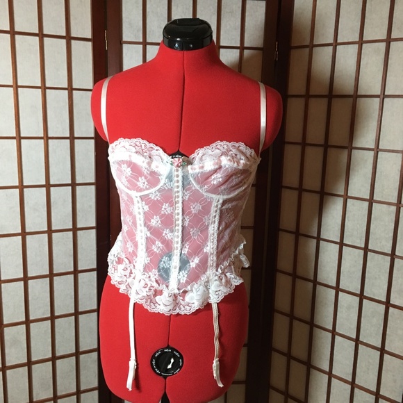 Vintage Lace Corset with Garter Belt - Picture 4 of 4